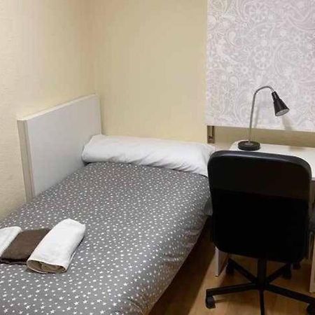 Bed and Breakfast Residencia 12 Octubre Madrid Exterior foto