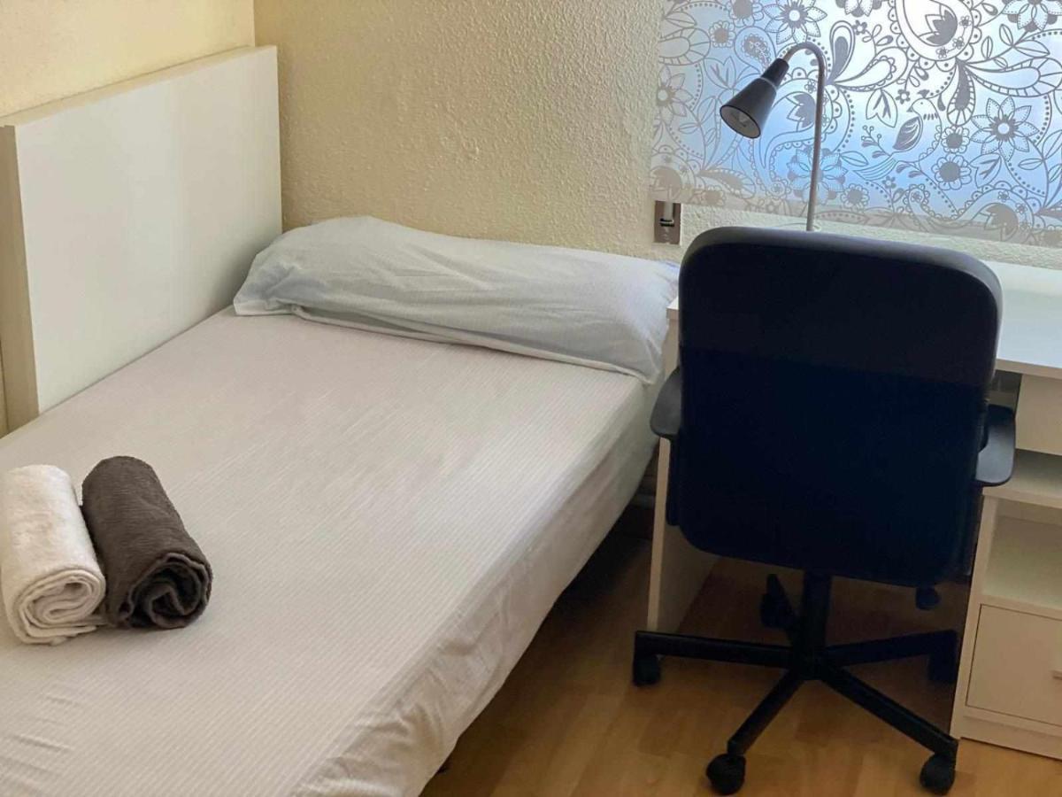 Bed and Breakfast Residencia 12 Octubre Madrid Exterior foto