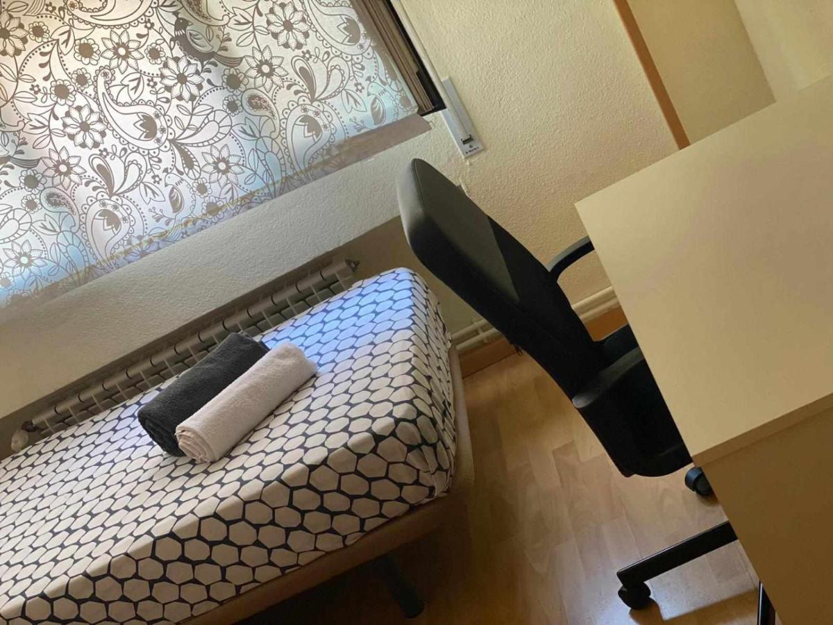 Bed and Breakfast Residencia 12 Octubre Madrid Exterior foto