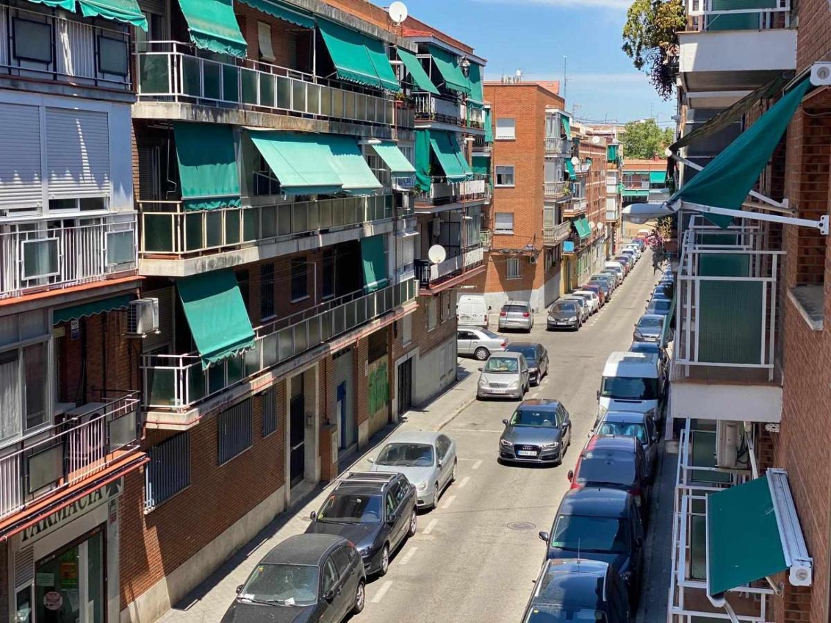 Bed and Breakfast Residencia 12 Octubre Madrid Exterior foto